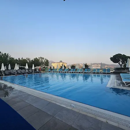 Luxury 2-bedroom Sea View In Gold Apartment